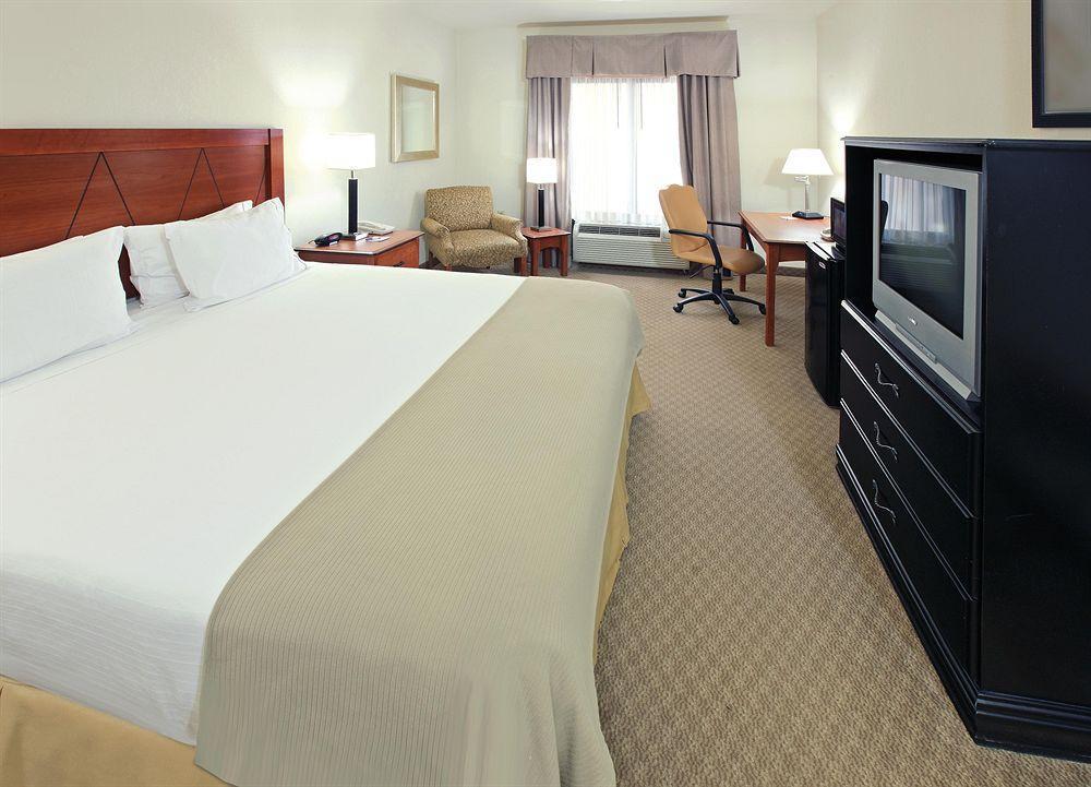 Holiday Inn Express & Suites Pine Bluff/Pines Mall By Ihg Номер фото