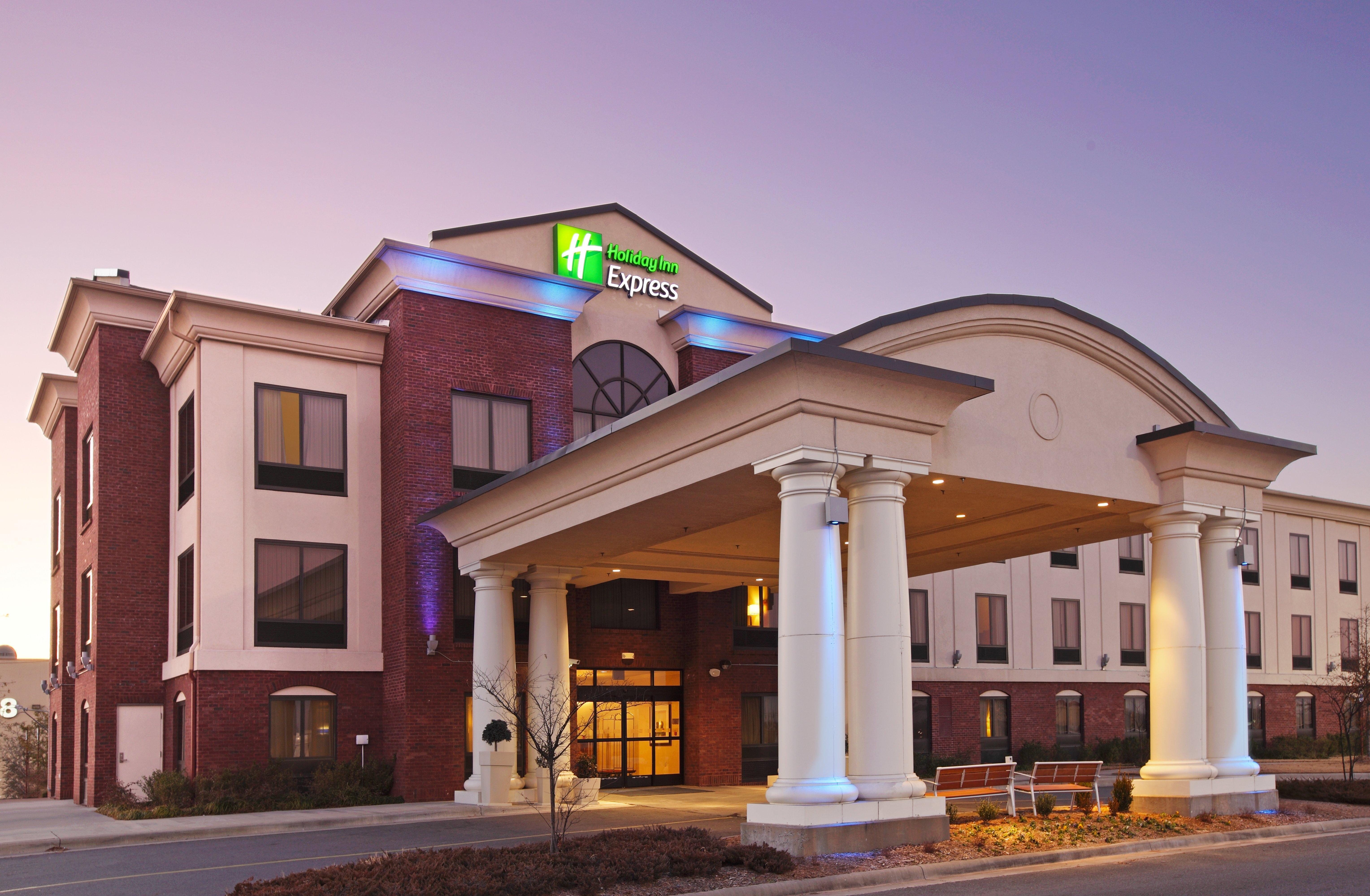 Holiday Inn Express & Suites Pine Bluff/Pines Mall By Ihg Экстерьер фото