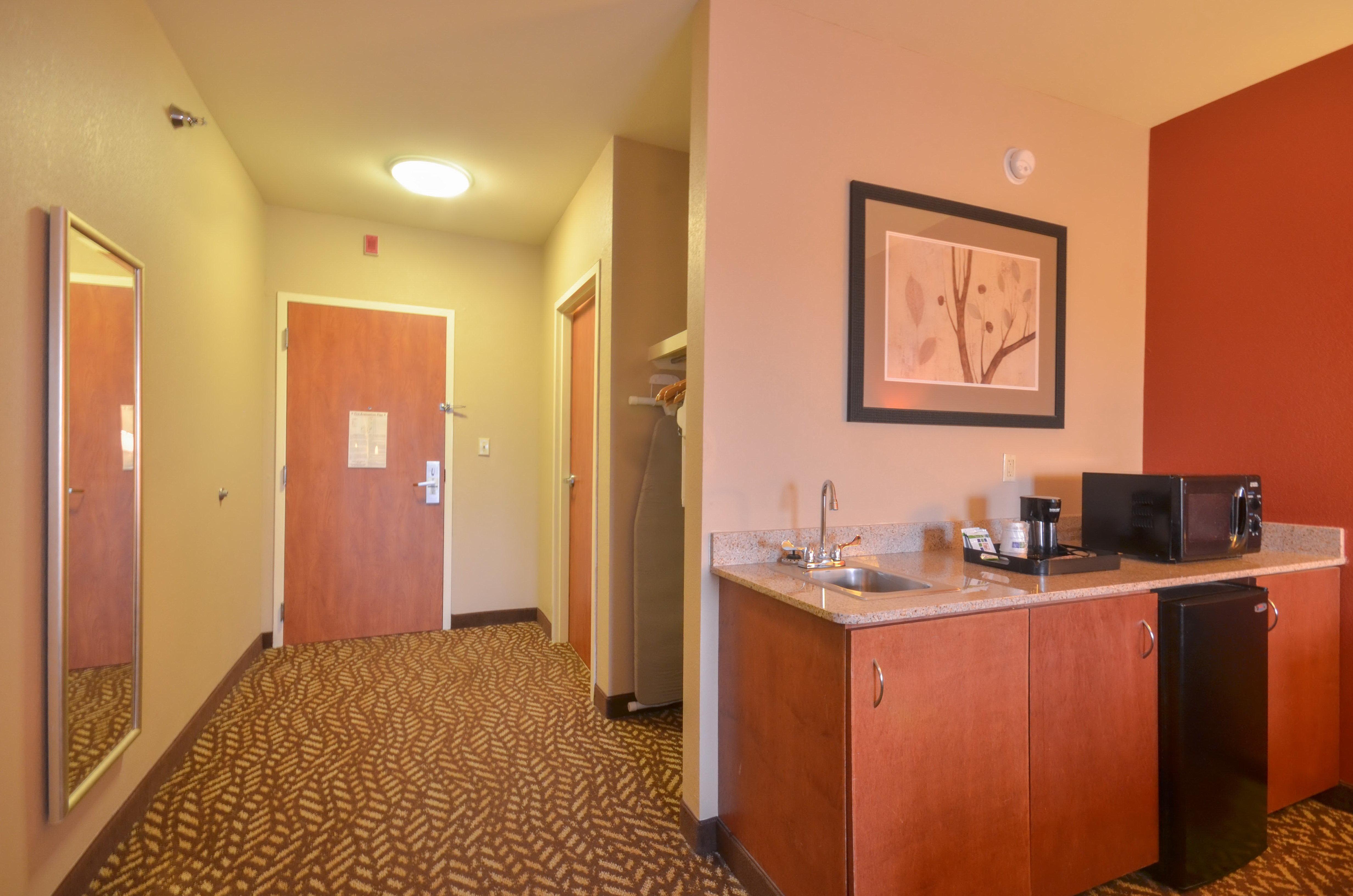 Holiday Inn Express & Suites Pine Bluff/Pines Mall By Ihg Экстерьер фото