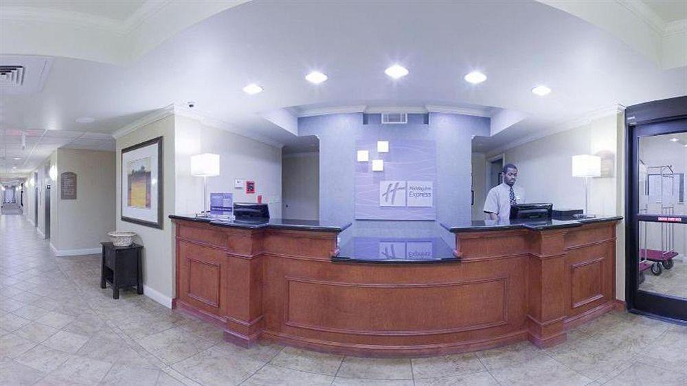 Holiday Inn Express & Suites Pine Bluff/Pines Mall By Ihg Экстерьер фото