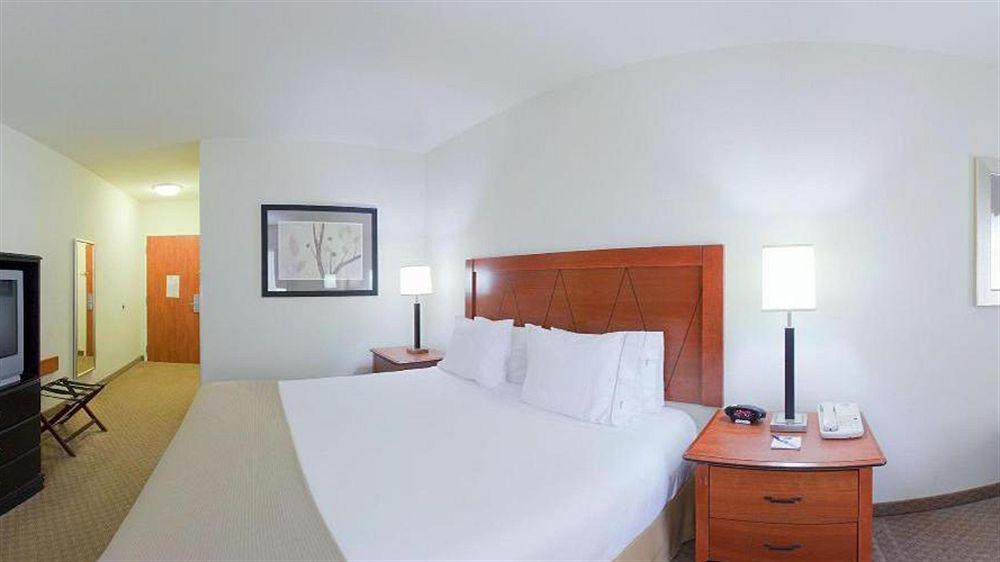 Holiday Inn Express & Suites Pine Bluff/Pines Mall By Ihg Экстерьер фото