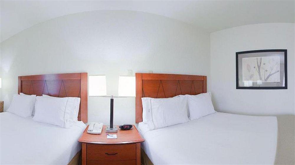 Holiday Inn Express & Suites Pine Bluff/Pines Mall By Ihg Экстерьер фото