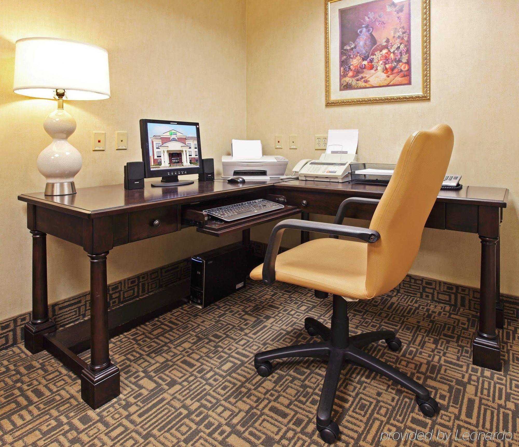 Holiday Inn Express & Suites Pine Bluff/Pines Mall By Ihg Удобства фото